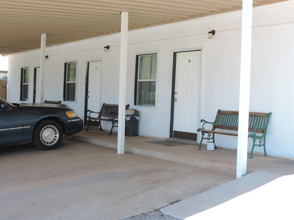 Hunters Lodge Motel Paducah Room photo